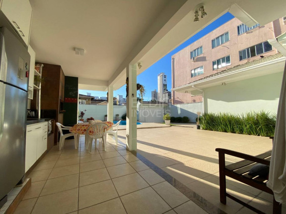 Imagem Casa com 4 Quartos à Venda, 303 m² em Centro - Balneário Camboriú Imagem Casa com 4 Quartos à Venda, 303 m² em Centro - Balneário Camboriú