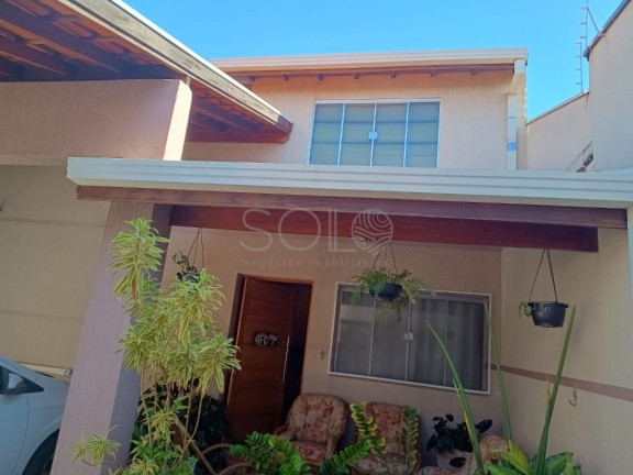 Sobrado com 4 Quartos à Venda, 350 m² em Centro - Araraquara