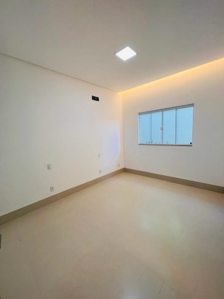 Imagem Casa com 3 Quartos à Venda, 200 m² em Moinho Dos Ventos - Goiânia Imagem Casa com 3 Quartos à Venda, 200 m² em Moinho Dos Ventos - Goiânia
