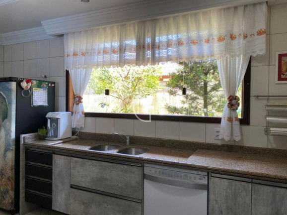 Imagem Casa com 6 Quartos à Venda, 700 m² em América - Joinville Imagem Casa com 6 Quartos à Venda, 700 m² em América - Joinville