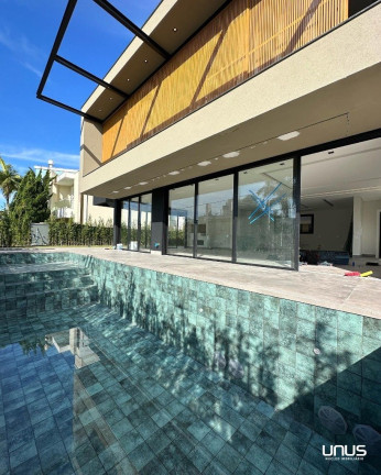 Imagem Casa com 5 Quartos à Venda,  em Jurerê Internacional - Florianópolis