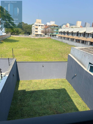 Imagem Casa com 3 Quartos à Venda, 150 m² em Florianópolis Imagem Casa com 3 Quartos à Venda, 150 m² em Florianópolis