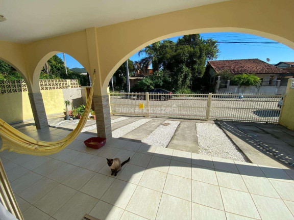 Imagem Casa com 6 Quartos à Venda, 242 m² em José Amândio - Bombinhas Imagem Casa com 6 Quartos à Venda, 242 m² em José Amândio - Bombinhas