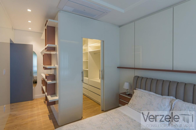 Imagem Casa com 4 Quartos à Venda, 390 m² em Centro - Camboriú Imagem Casa com 4 Quartos à Venda, 390 m² em Centro - Camboriú