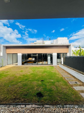 Imagem Sobrado com 4 Quartos à Venda, 688 m² em Santa Regina - Camboriú