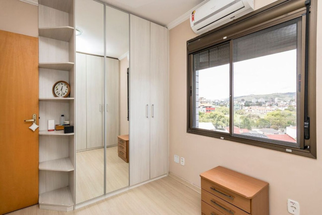 Imagem Imóvel com 3 Quartos à Venda, 80 m² em Jardim Itu - Porto Alegre Imagem Imóvel com 3 Quartos à Venda, 80 m² em Jardim Itu - Porto Alegre