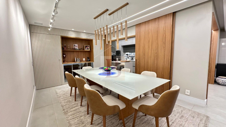 Imagem Imóvel com 4 Quartos à Venda, 250 m² em Icaraí - Niterói Imagem Imóvel com 4 Quartos à Venda, 250 m² em Icaraí - Niterói