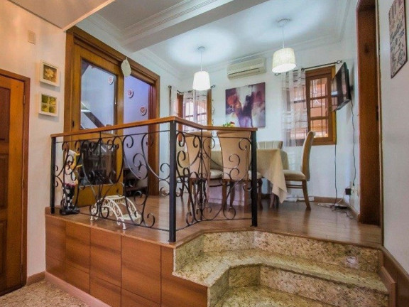 Imagem Casa com 3 Quartos à Venda, 166 m² em Jardim Itu - Porto Alegre Imagem Casa com 3 Quartos à Venda, 166 m² em Jardim Itu - Porto Alegre