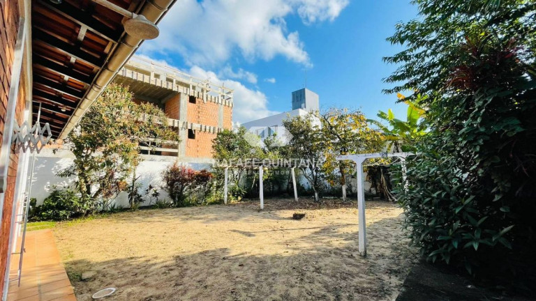 Imagem Casa com 3 Quartos à Venda, 127 m² em Canasvieiras - Florianópolis