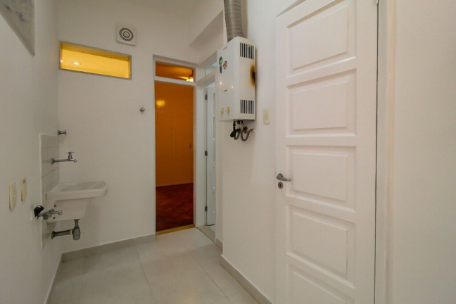 Imagem Imóvel com 3 Quartos à Venda, 108 m² em Copacabana - Rio De Janeiro Imagem Imóvel com 3 Quartos à Venda, 108 m² em Copacabana - Rio De Janeiro