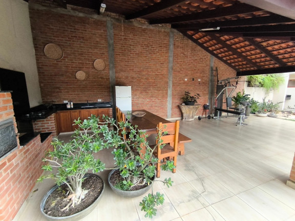 Casa com 3 Quartos à Venda, 200 m² em Parque Amazonia - Goiania