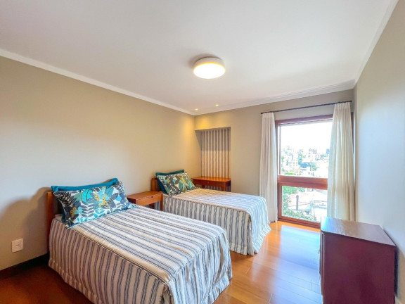 Imagem Apartamento com 3 Quartos à Venda, 195 m² em Auxiliadora - Porto Alegre Imagem Apartamento com 3 Quartos à Venda, 195 m² em Auxiliadora - Porto Alegre