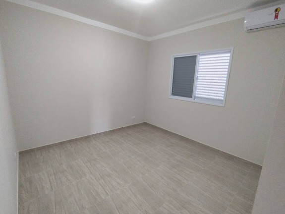 Imagem Casa com 5 Quartos à Venda, 250 m² em Flórida - Praia Grande Imagem Casa com 5 Quartos à Venda, 250 m² em Flórida - Praia Grande