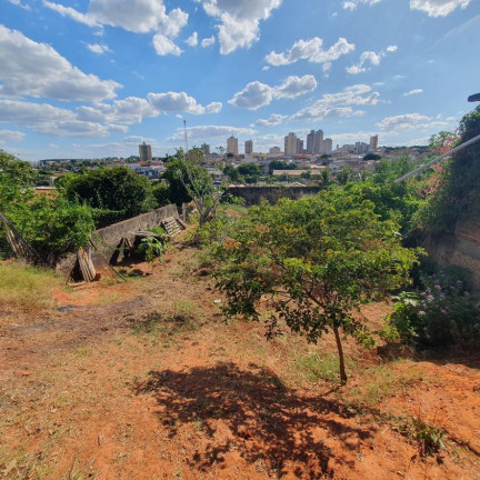 Terreno à Venda, 250 m² em Vila São José - Lins