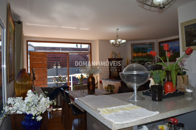 Imagem Casa com 3 Quartos à Venda, 164 m² em Região De Capivari - Campos Do Jordão