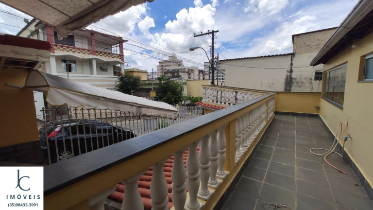Imagem Casa com 3 Quartos à Venda, 178 m² em Centro - São Lourenço
