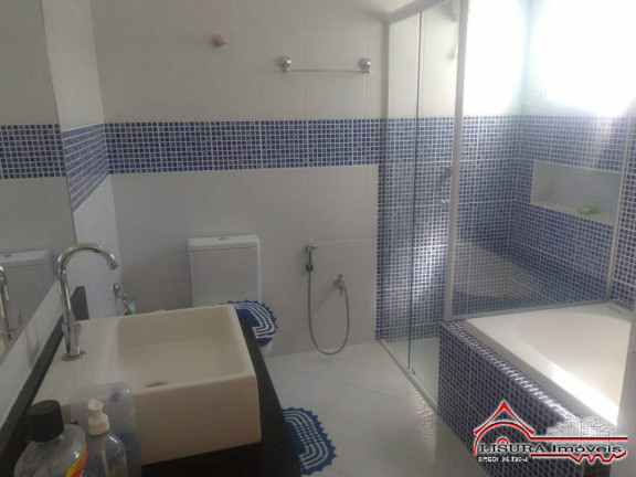 Imagem Casa com 5 Quartos à Venda, 232 m² em Centro - Jacareí