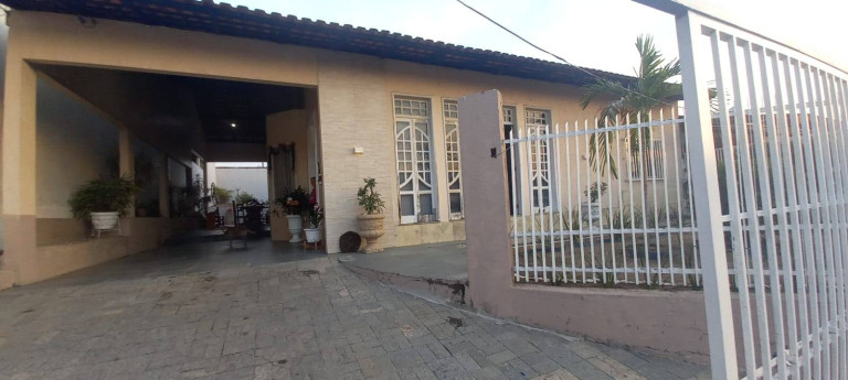 Imagem Casa com 5 Quartos à Venda, em Aleixo - Manaus Imagem Casa com 5 Quartos à Venda, em Aleixo - Manaus