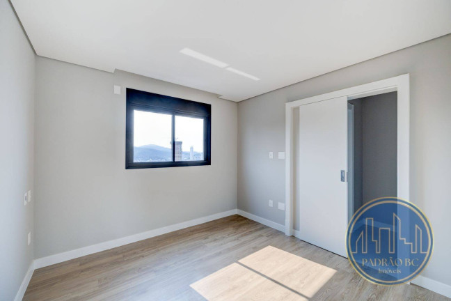 Imagem Apartamento com 4 Quartos à Venda, 135 m² em Centro - Balneário Camboriú Imagem Apartamento com 4 Quartos à Venda, 135 m² em Centro - Balneário Camboriú