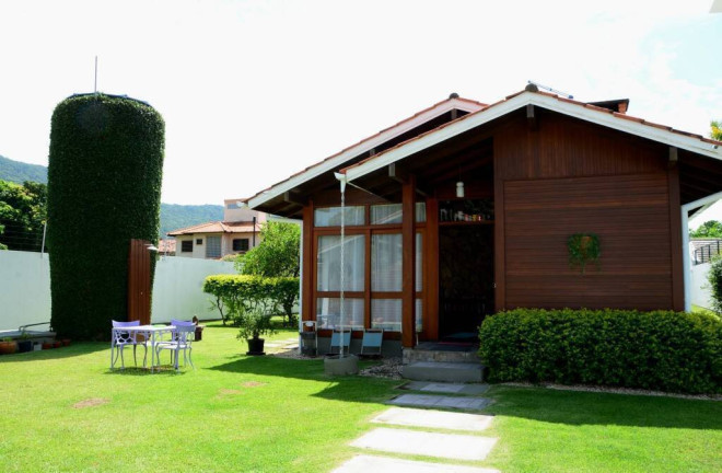 Imagem Casa com 4 Quartos à Venda, 400 m² em Lagoa Da Conceição - Florianópolis Imagem Casa com 4 Quartos à Venda, 400 m² em Lagoa Da Conceição - Florianópolis