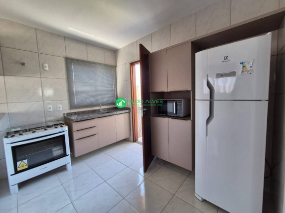 Imagem Casa com 2 Quartos à Venda, 200 m²