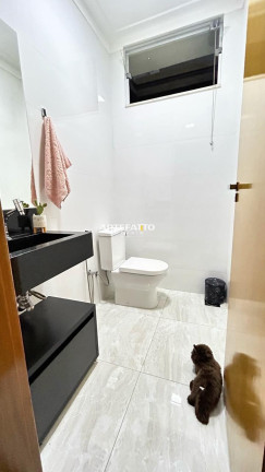 Imagem Casa com 3 Quartos à Venda, 250 m²
