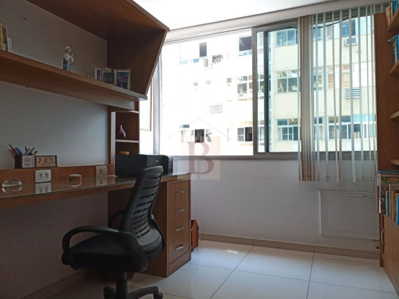 Imagem Imóvel com 4 Quartos à Venda, 243 m² em Icaraí - Niterói Imagem Imóvel com 4 Quartos à Venda, 243 m² em Icaraí - Niterói