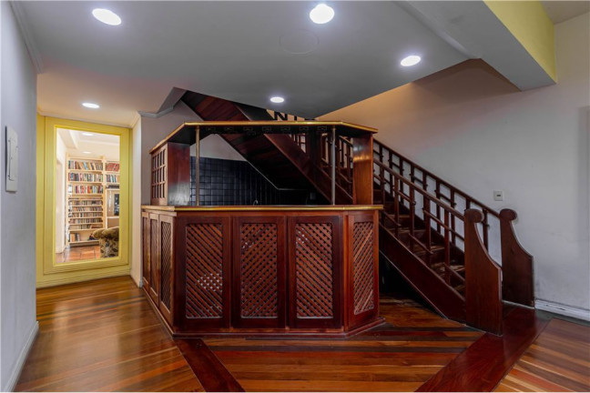 Imagem Casa com 4 Quartos à Venda, 360 m² em Menino Deus - Porto Alegre