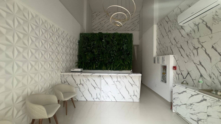 Sala Comercial à Venda, 84 m² em Meia Praia - Itapema