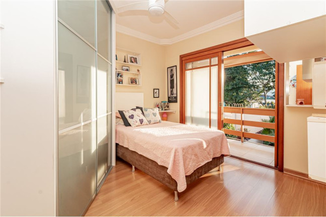 Imagem Casa com 3 Quartos à Venda, 200 m² em Jardim Planalto - Porto Alegre