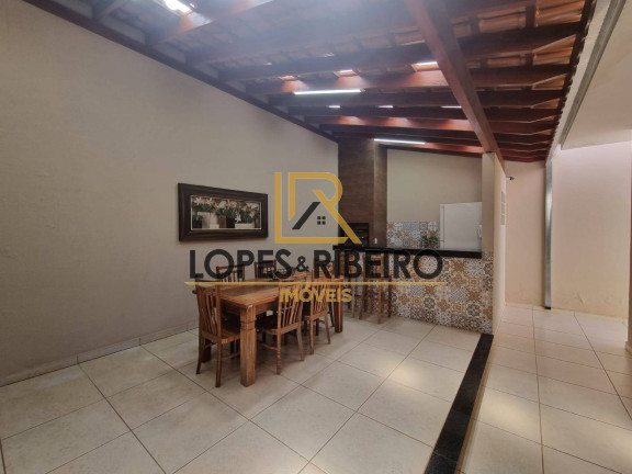 Imagem Casa com 3 Quartos à Venda, 250 m² em Jardim Regina - Botucatu