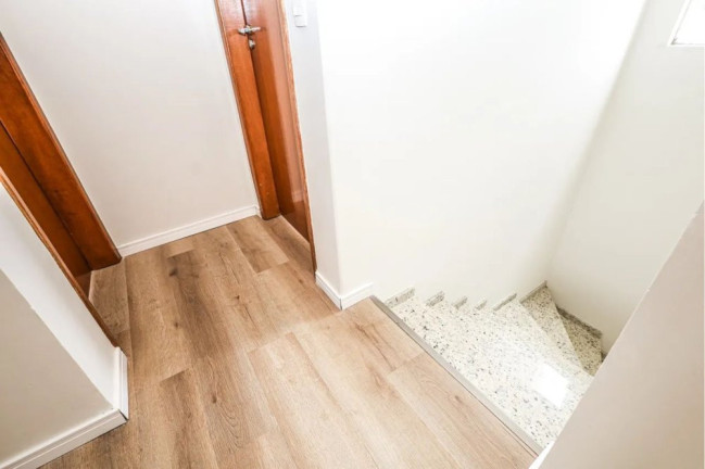 Imagem Sobrado com 3 Quartos à Venda, 92 m² em Santa Cândida - Curitiba