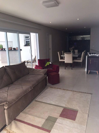 Imagem Casa de Condomínio com 3 Quartos à Venda, 220 m²