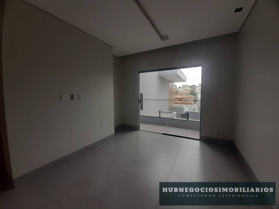 Imagem Casa com 4 Quartos à Venda, 240 m² Imagem Casa com 4 Quartos à Venda, 240 m²