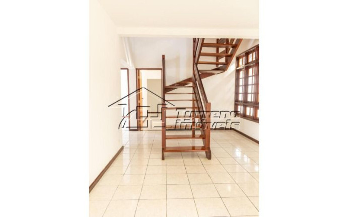Casa à Venda, 249 m² em Jardim Santa Maria - Jacareí