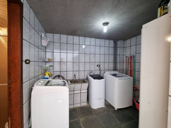 Imagem Sobrado com 4 Quartos à Venda, 240 m² em Capão Da Imbuia - Curitiba Imagem Sobrado com 4 Quartos à Venda, 240 m² em Capão Da Imbuia - Curitiba