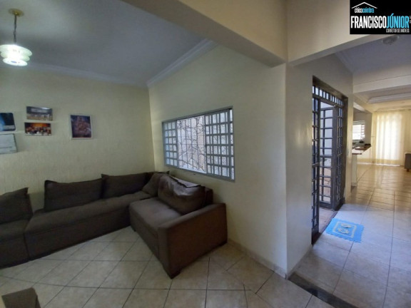 Imagem Casa com 4 Quartos à Venda, 244 m² em Setor Sudoeste - Goiânia Imagem Casa com 4 Quartos à Venda, 244 m² em Setor Sudoeste - Goiânia