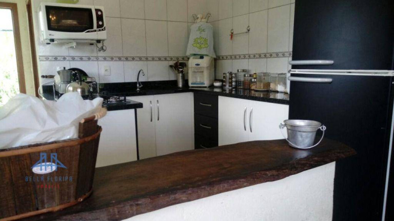 Imagem Casa com 2 Quartos à Venda, 180 m² em Rio Tavares - Florianópolis