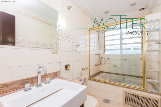 Imagem Casa com 3 Quartos à Venda, 159 m² em Novo Mundo - Curitiba Imagem Casa com 3 Quartos à Venda, 159 m² em Novo Mundo - Curitiba