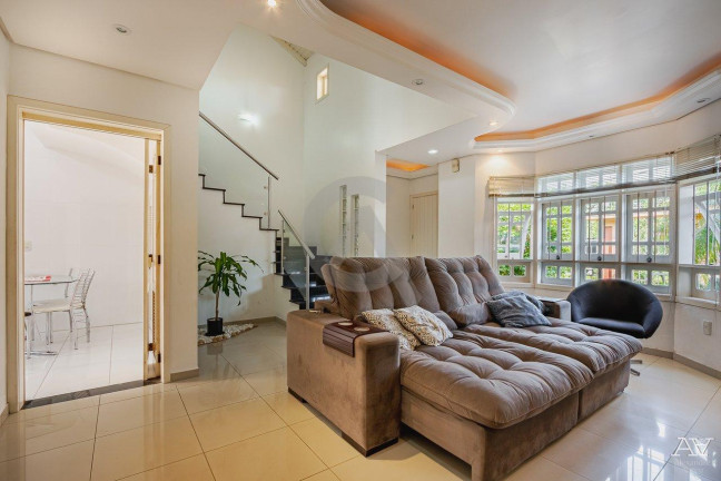 Imagem Casa com 4 Quartos à Venda, 194 m² em Moinhos De Vento - Canoas