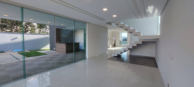 Sobrado com 3 Quartos à Venda, 500 m² em Urbanova - São José Dos Campos