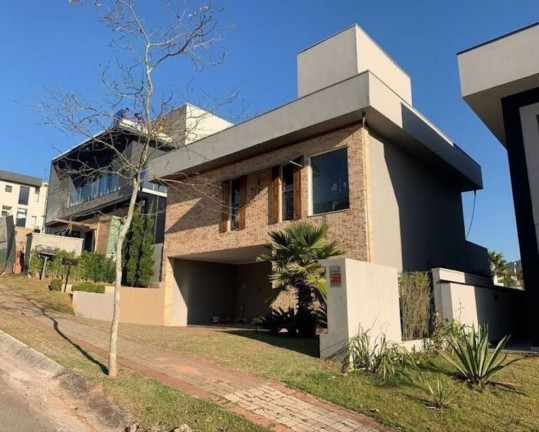 Sobrado à Venda ou Locação,  em Tamboré - Santana De Parnaíba