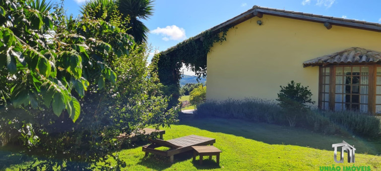 Imagem Imóvel com 3 Quartos à Venda, 612 m² em Pedra Bela - Pedra Bela