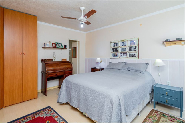 Imagem Casa com 5 Quartos à Venda, em Hípica - Porto Alegre Imagem Casa com 5 Quartos à Venda, em Hípica - Porto Alegre