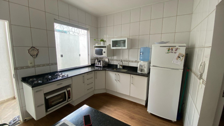 Imagem Casa com 6 Quartos à Venda, 300 m² em Cândida Câmara - Montes Claros