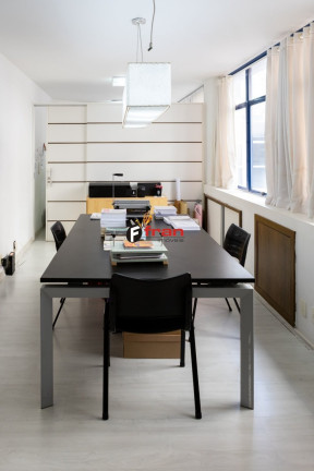 Sala Comercial à Venda, 42 m² em Centro - Florianópolis