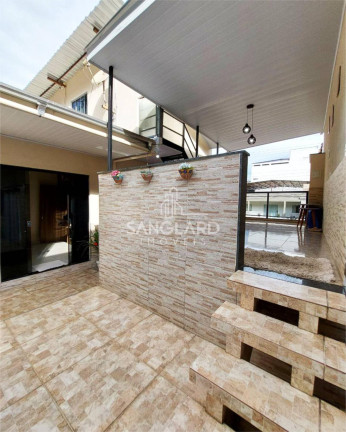 Imagem Casa com 5 Quartos à Venda, 274 m²