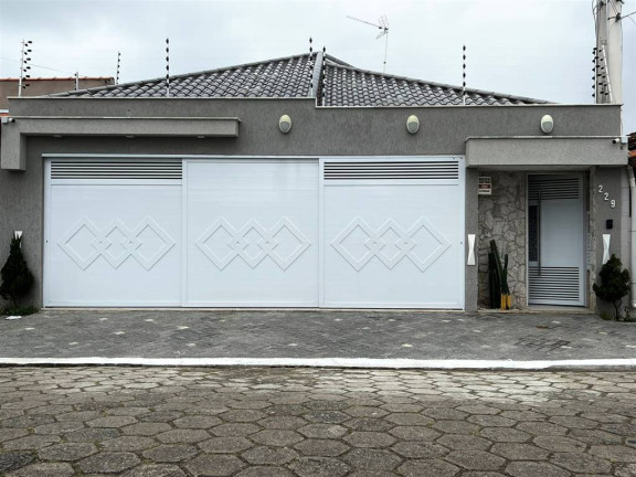 Casa com 3 Quartos à Venda, 180 m² em Maracanã - Praia Grande