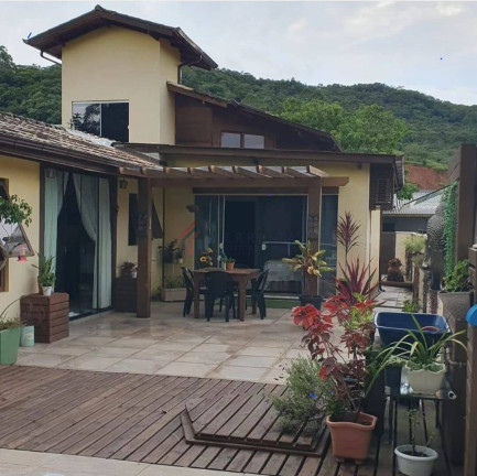 Imagem Casa com 3 Quartos à Venda, 500 m² em Centro - águas Mornas Imagem Casa com 3 Quartos à Venda, 500 m² em Centro - águas Mornas