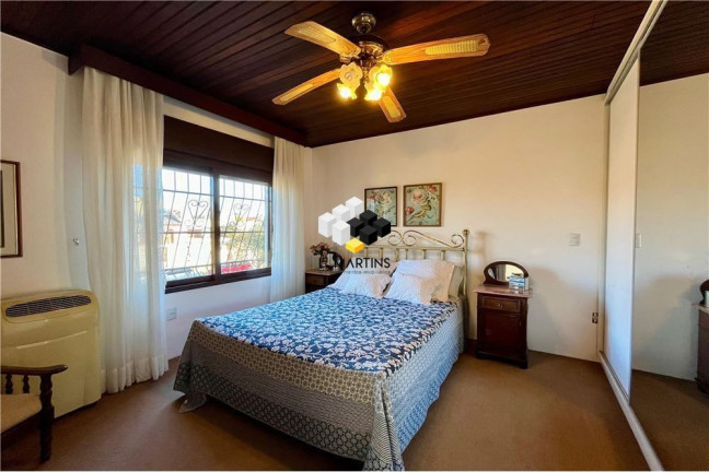 Imagem Casa com 3 Quartos à Venda, 300 m² em Jardim Carvalho - Porto Alegre Imagem Casa com 3 Quartos à Venda, 300 m² em Jardim Carvalho - Porto Alegre